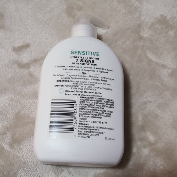 New Olay Sensitive facial cleanser - Picture 2 of 2